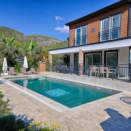 Gocek'te Cocuk Havuzlu, Genis Alanli Villa-awz171 Villa Fethiye